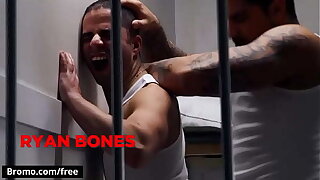 Hot inmates get nearly fucking while stuck in prison - BROMO